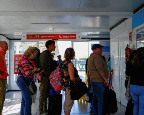 Spain to introduce job-matching plan for migrants granted legal status