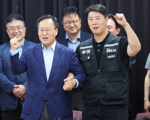 Samsung workers begin voting on pay deal, some non-chip employees to oppose it