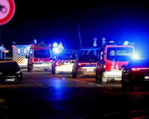 US Ebola patient in Berlin hospital not critically ill, family tests negative