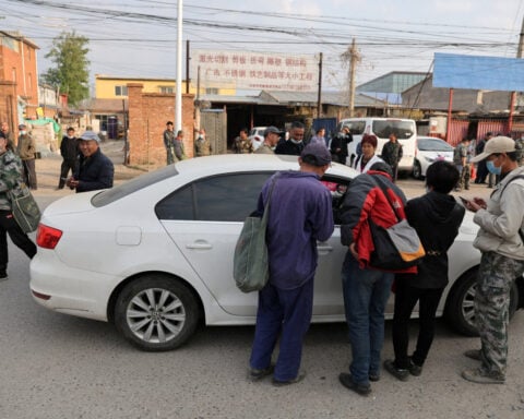 China to expand public service access for migrant workers