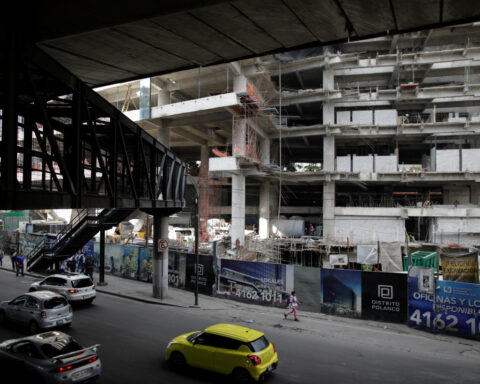 Mexico economy shrinks in first quarter, but beats bleakest forecasts