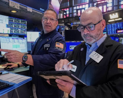 Wall Street keeps rising, even as U.S. households keep getting more discouraged