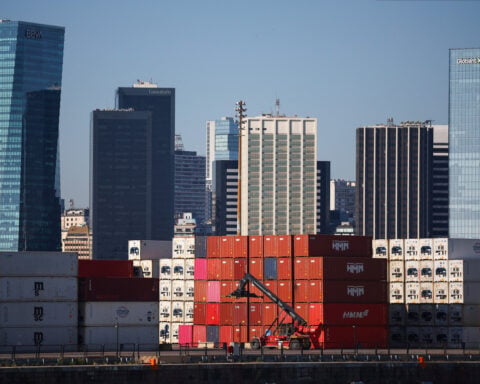 Argentina to gradually eliminate taxes on some industrial exports