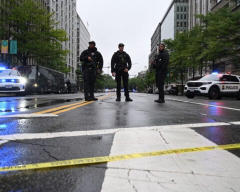 Man killed in shooting outside White House had previously tried to get inside, had mental health concerns