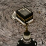 Muslims begin the annual Hajj in sweltering heat against a backdrop of war concerns