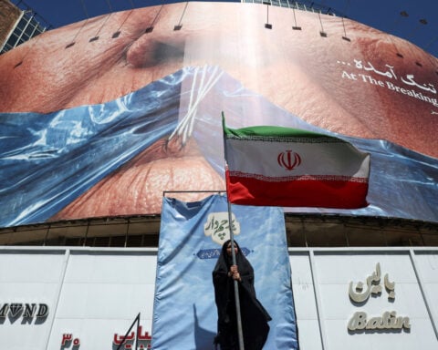 Iran and US play down hopes for imminent breakthrough in war