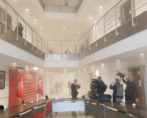 Turkey's pro-Kurdish party condemns ousting of main opposition