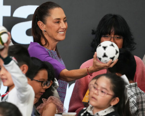 Mexico's president sees 'no issue' with her country hosting Iran's World Cup team during tournament