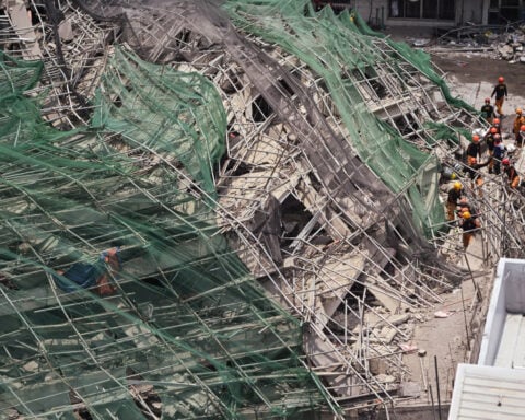 Philippines ends rescue efforts as hope fades for victims of building collapse