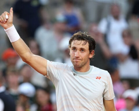 Casper Ruud says sweltering conditions made him feel like a ‘zombie’ as he reaches French Open 2nd round