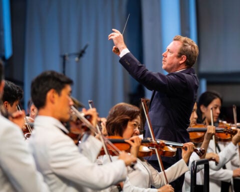 Daniel Harding, British conductor and pilot, to follow Dudamel as LA Philharmonic music director