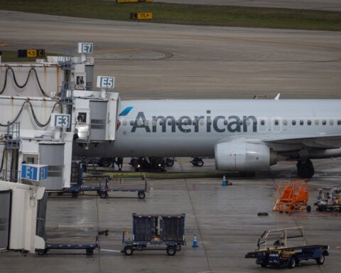 American Airlines to equip over 500 narrow-body jets with Starlink Wi-Fi from 2027