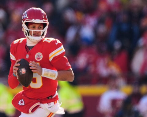 Mahomes takes part in Chiefs' first voluntary workout, just 5 months after undergoing knee surgery