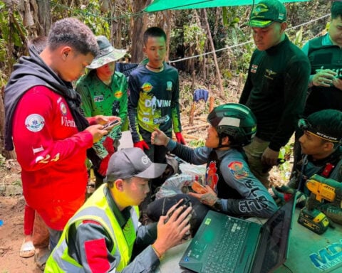 'Not far away': rescue team confident of reaching 7 trapped for days in Laos cave