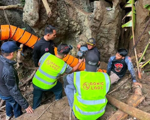 International expert divers race to rescue seven villagers trapped in Laos cave
