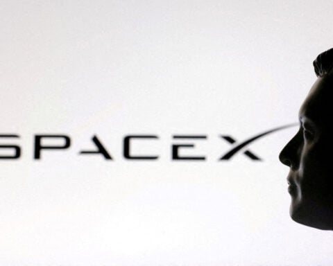 US funds set aside cash as SpaceX and OpenAI prepare to go public, analysts say