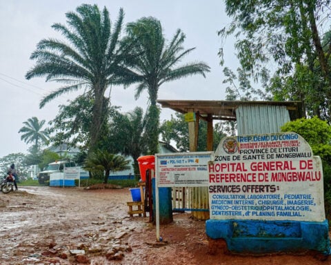 Uganda closes border with Congo to try to limit Ebola spread