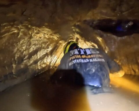 Rescue teams find five trapped in Laos cave, search for two more continues