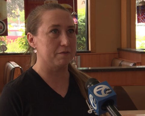 DoorDash driver caught on camera stealing tips from server working a Memorial Day double shift