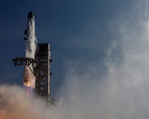 FAA orders SpaceX to investigate Starship booster mishap