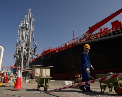 Oil prices settle in mixed direction on conflicting reports of US-Iran ceasefire deal