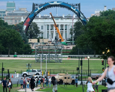Construction of cage-fighting arena transforms White House grounds