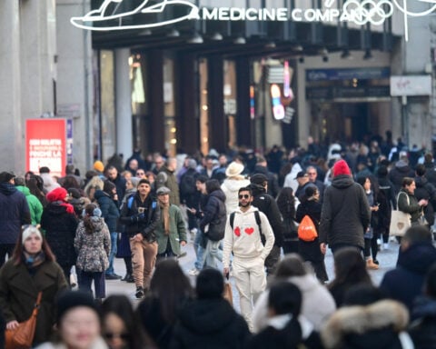 Italy consumer confidence recovers in May but business morale slides