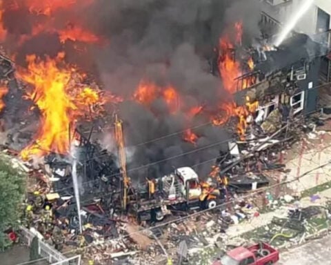 At least 4 hurt after large explosion destroys Dallas apartment building, DFR says