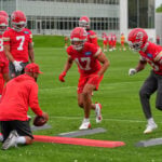Patrick Mahomes takes a big step forward on his repaired knee, joining Chiefs for voluntary workouts