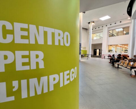 Italy April jobless rate edges down to 5.1%, 123,000 jobs created