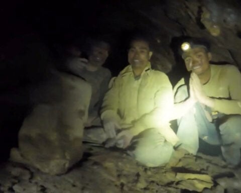 Specialist divers head to Laos to join 'extremely challenging' cave rescue
