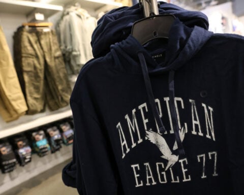 Gap, American Eagle fall as brand troubles weaken annual forecasts