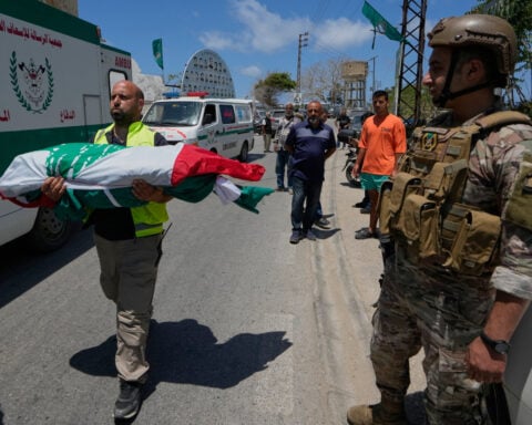 Israeli troops push deeper into Lebanon as the two sides start military talks at the Pentagon