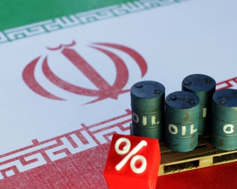 Oil prices fall 2% as market awaits possible US-Iran ceasefire deal