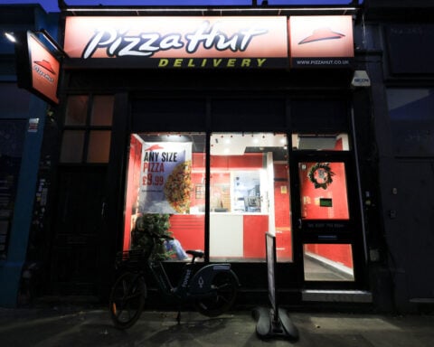 Yum Brands in exclusive talks to sell Pizza Hut to LongRange Capital, source says
