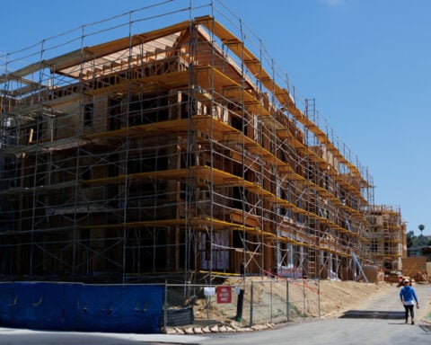 US construction spending beats expectations in April
