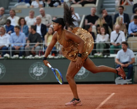 Aryna Sabalenka ends Naomi Osaka's fashion show in Paris and advances to French Open quarterfinals