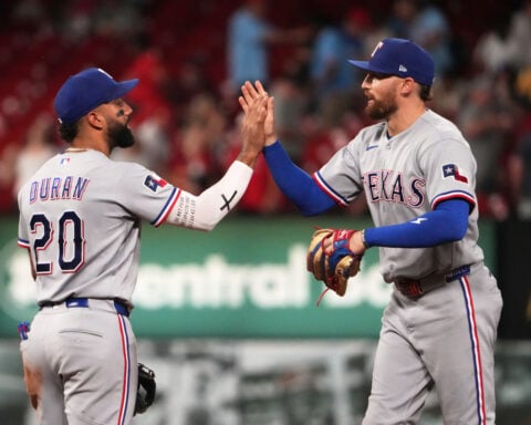 Jacob deGrom earns 100th career win on 4th try as Rangers top Cardinals 2-1