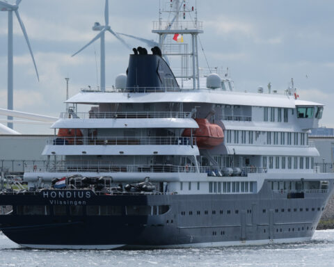 5 American cruise ship passengers leave Nebraska quarantine facility
