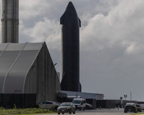 Morningstar values SpaceX at $780 billion, half its IPO target