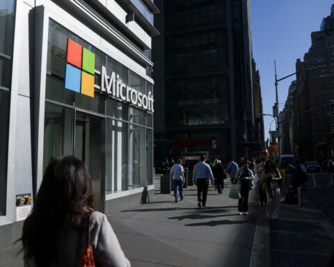 People are flooding AI chatbots with health questions. Microsoft is teaming up with Mayo Clinic to help