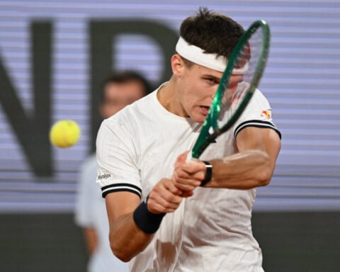 Andreeva and Kostyuk set up Russia-Ukraine clash in French Open semis. Mensik ends Fonseca's run