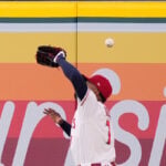 Angels outfielder Jo Adell misplays flyball into home run off his head, much like Canseco in 1993