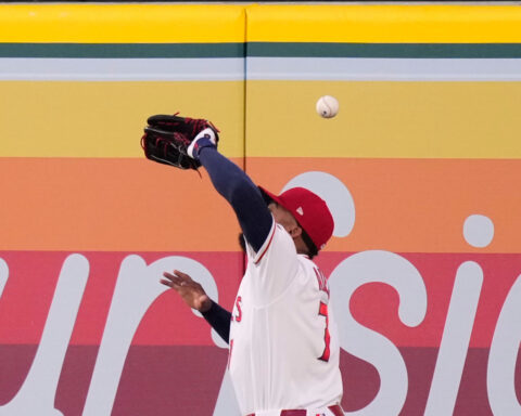 Angels outfielder Jo Adell misplays flyball into home run off his head, much like Canseco in 1993