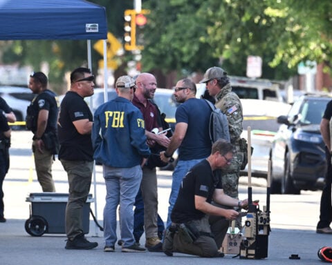 Police locked in negotiations with man in Bakersfield holding hostages