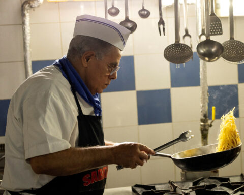 Italy services costs at 3-year high as business contracts, PMI shows