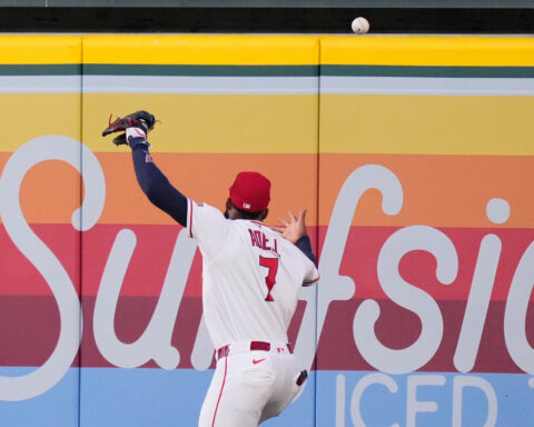 Angels outfielder Jo Adell misplays flyball into home run off his head, much like Canseco in 1993