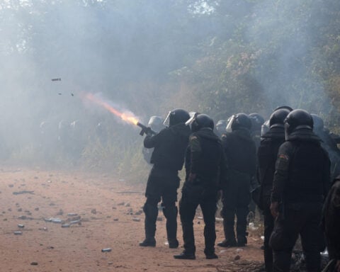 Bolivia's new defense minister pledges to clear roadblocks as protests drag on