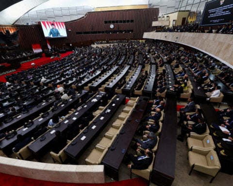 Indonesia passes bill expanding central bank role to spur growth  
