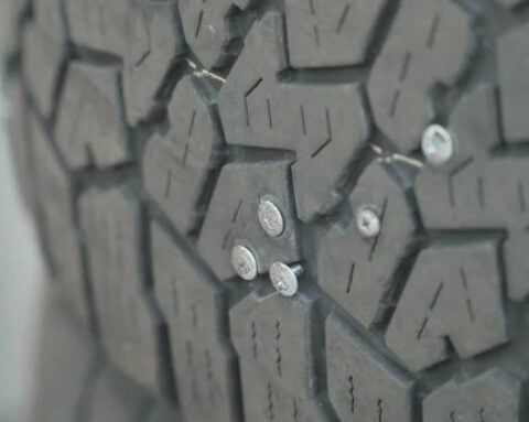 More than 50 Colorado drivers run over screws that fell off truck on Highway 285